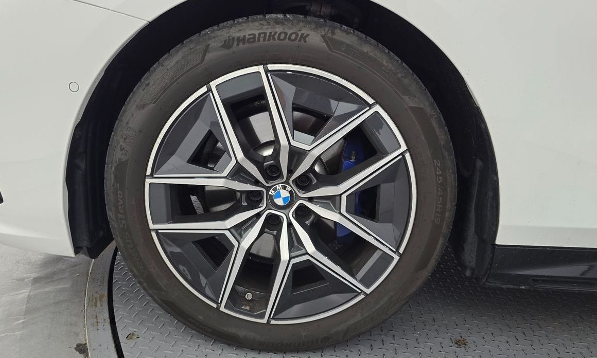 BMW 5-Series 2024