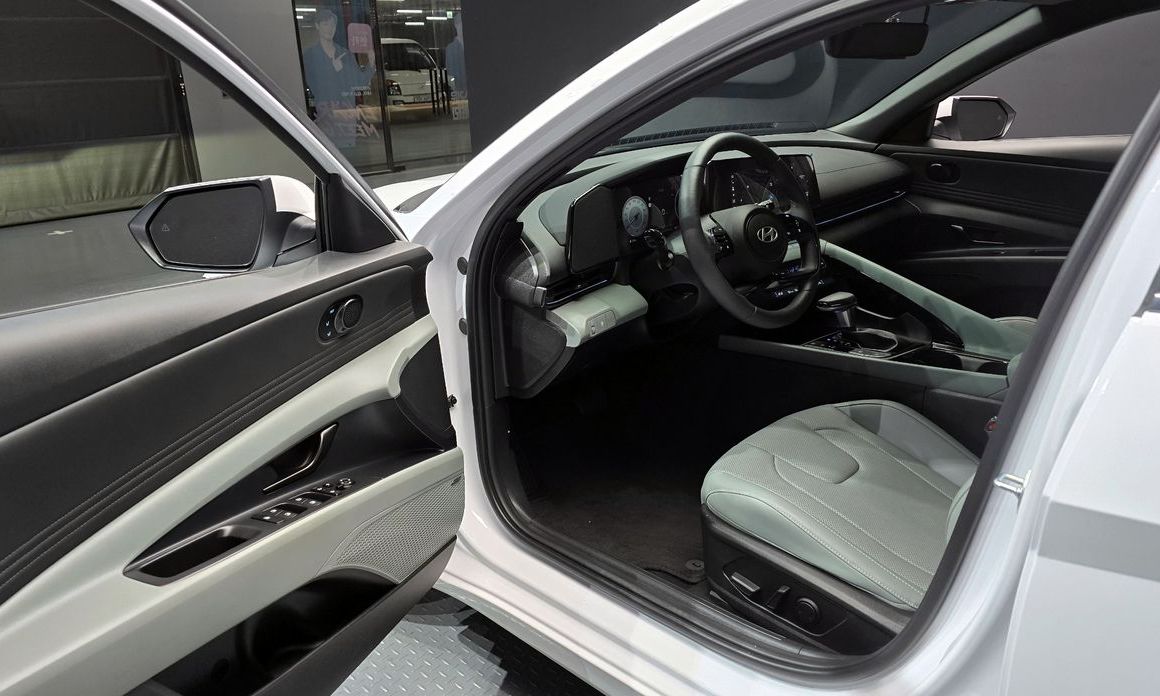 Hyundai AVANTE 2025
