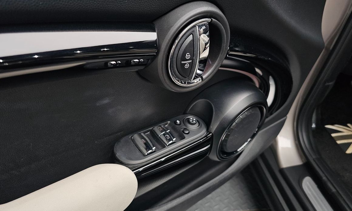 Mini Cooper Convertible 2023