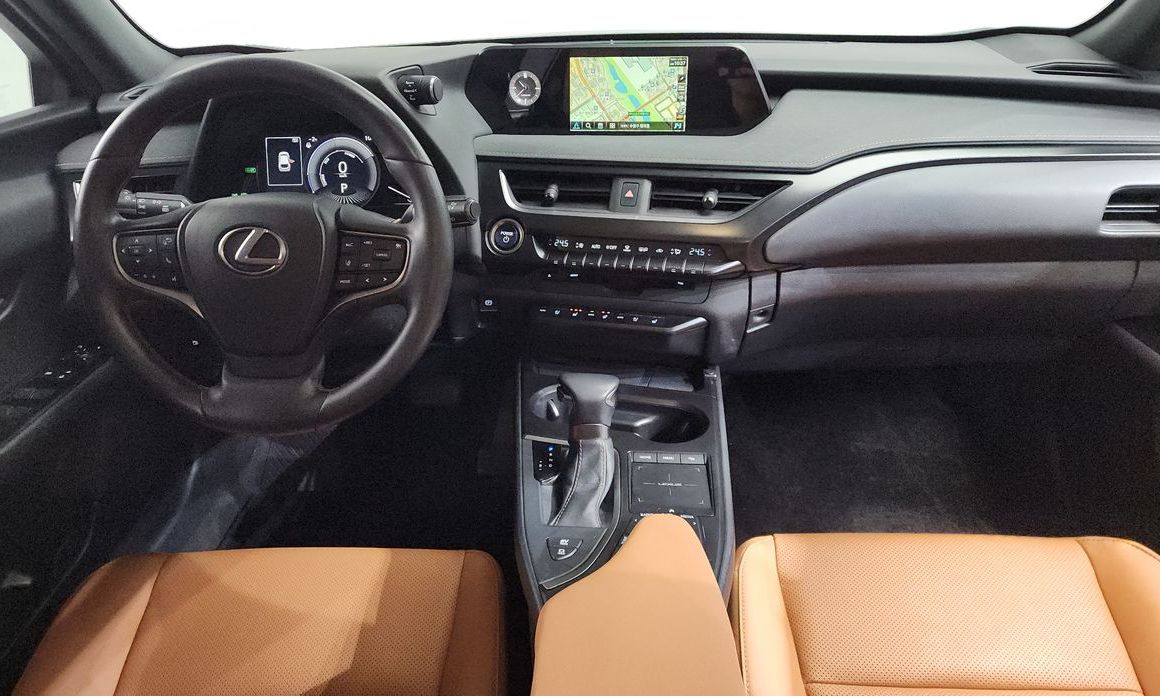 Lexus UX 2021