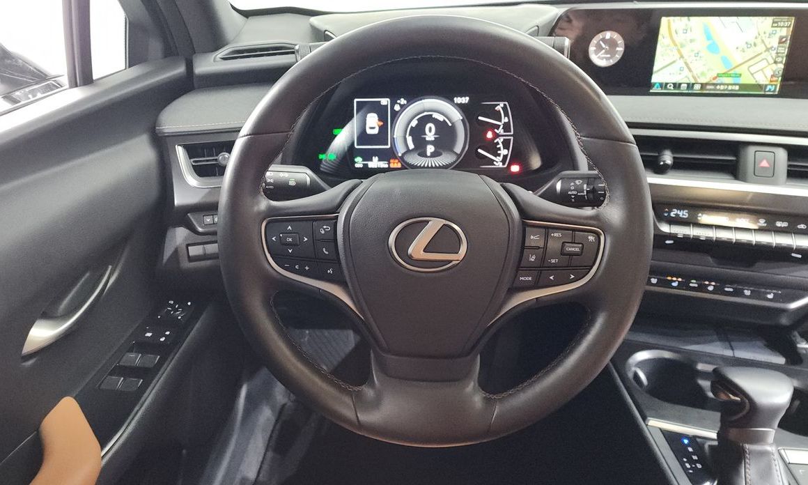 Lexus UX 2021