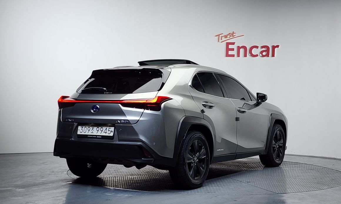 Lexus UX 2021