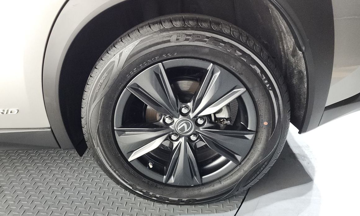 Lexus UX 2021