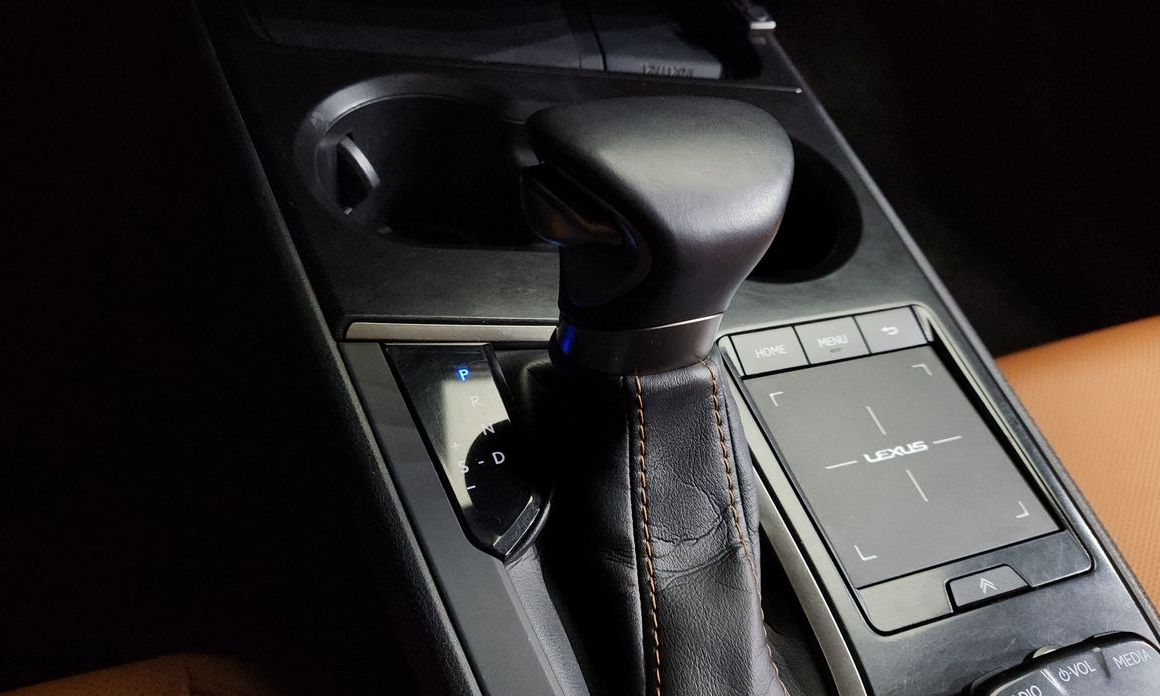 Lexus UX 2021