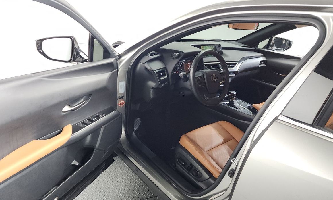 Lexus UX 2021