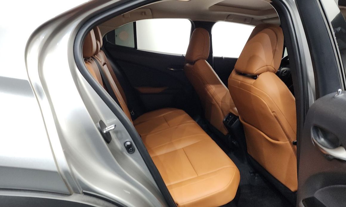 Lexus UX 2021