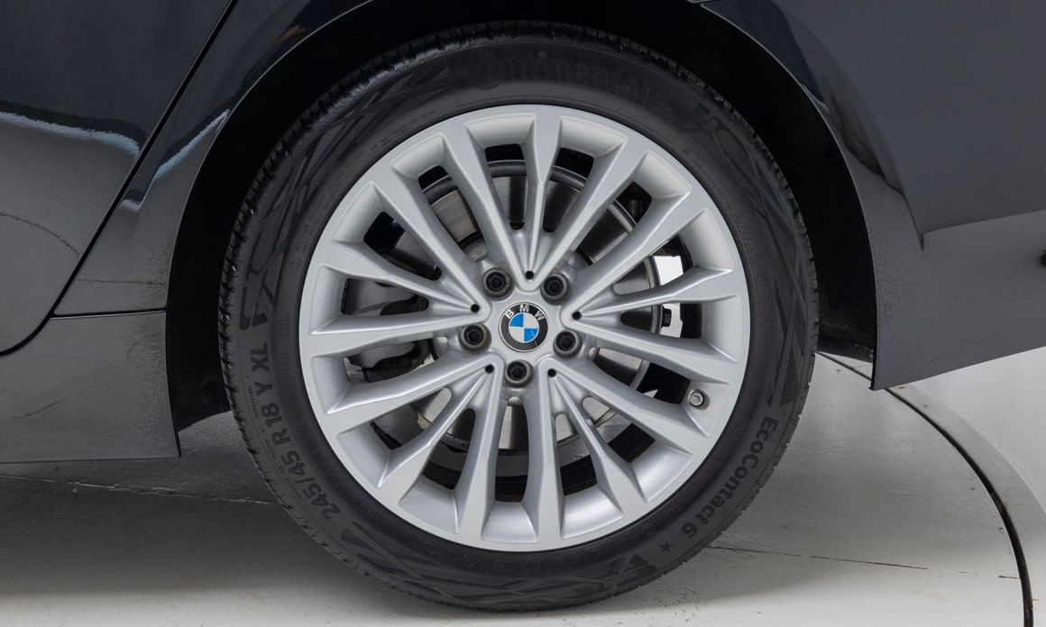 BMW 5-Series 2023