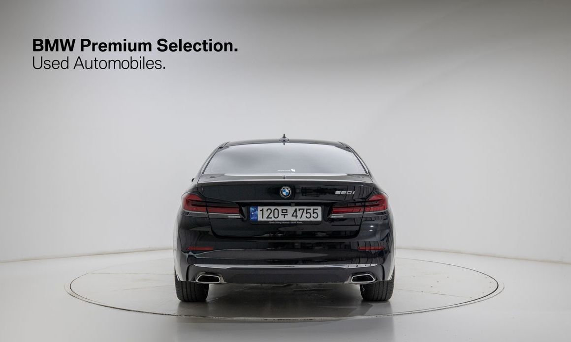 BMW 5-Series 2023