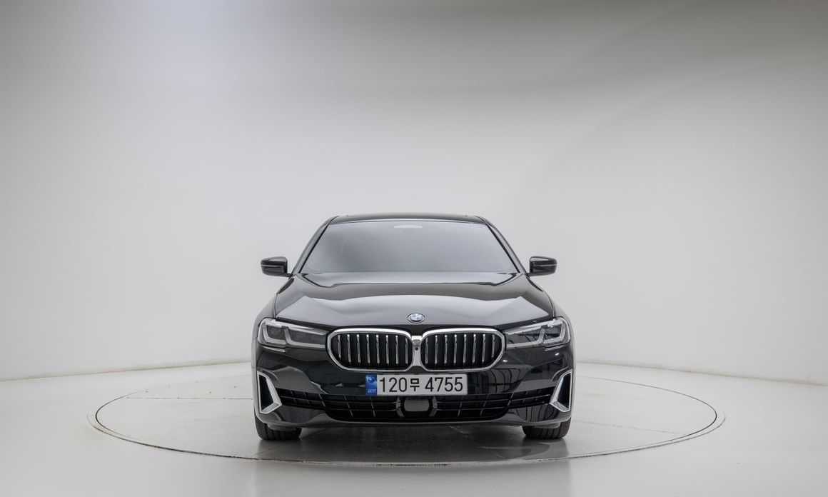 BMW 5-Series 2023