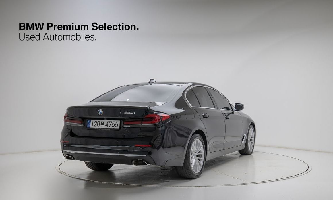 BMW 5-Series 2023