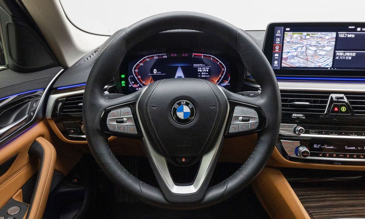 BMW 5-Series 2023