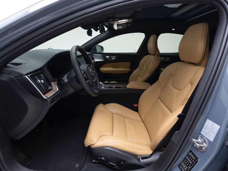 Volvo S60 2023