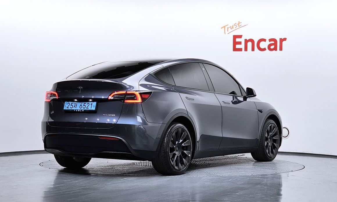 Tesla Model Y 2021