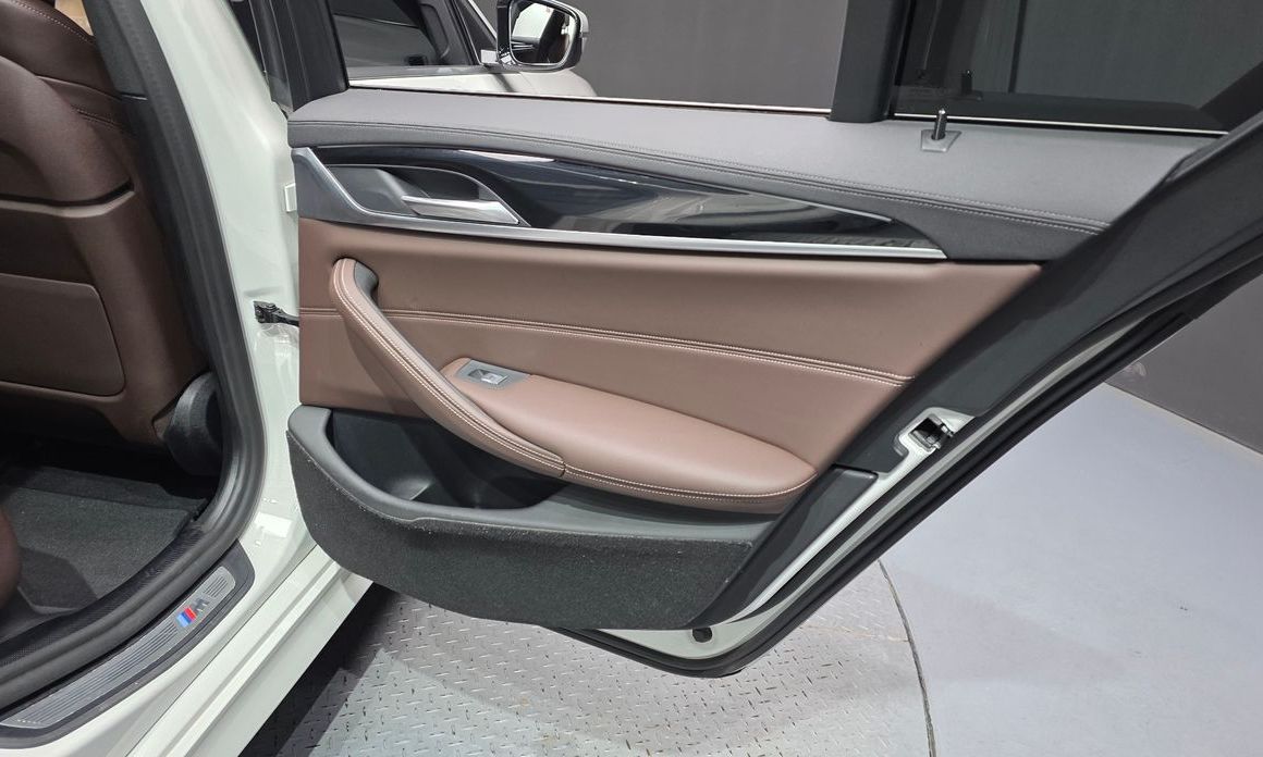 BMW 5-Series 2021