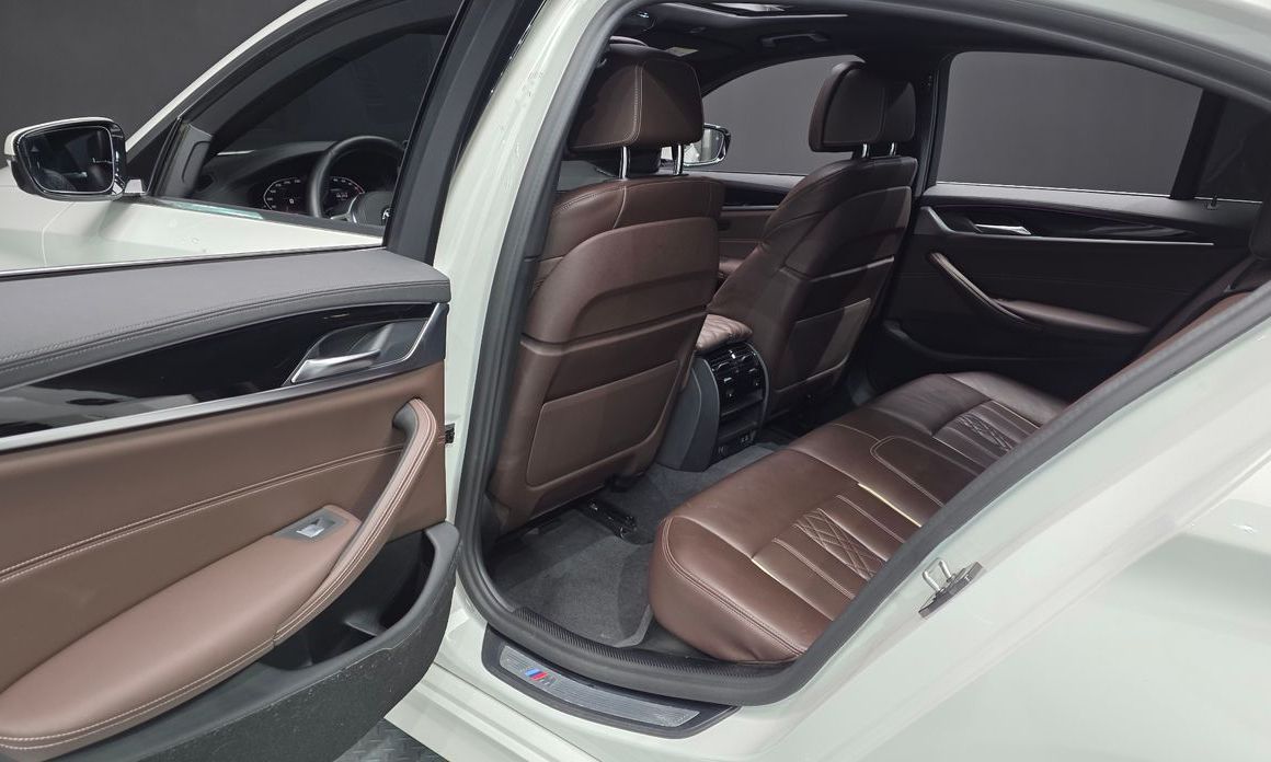 BMW 5-Series 2021