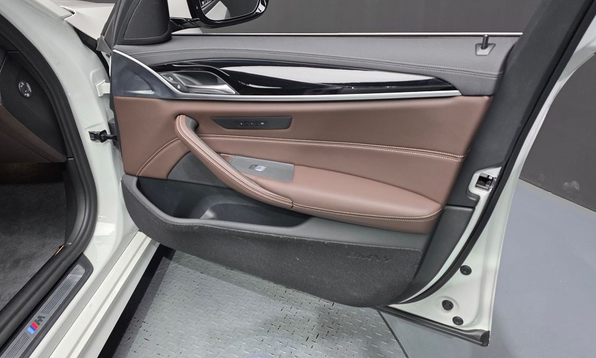 BMW 5-Series 2021