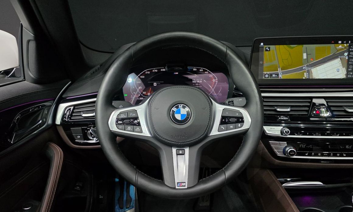BMW 5-Series 2021