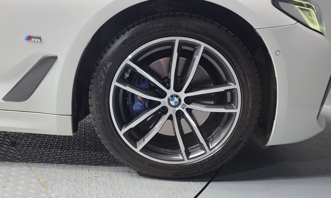 BMW 5-Series 2021