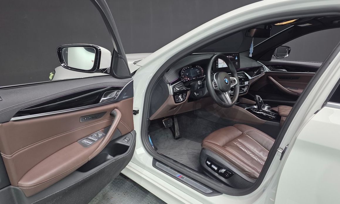 BMW 5-Series 2021