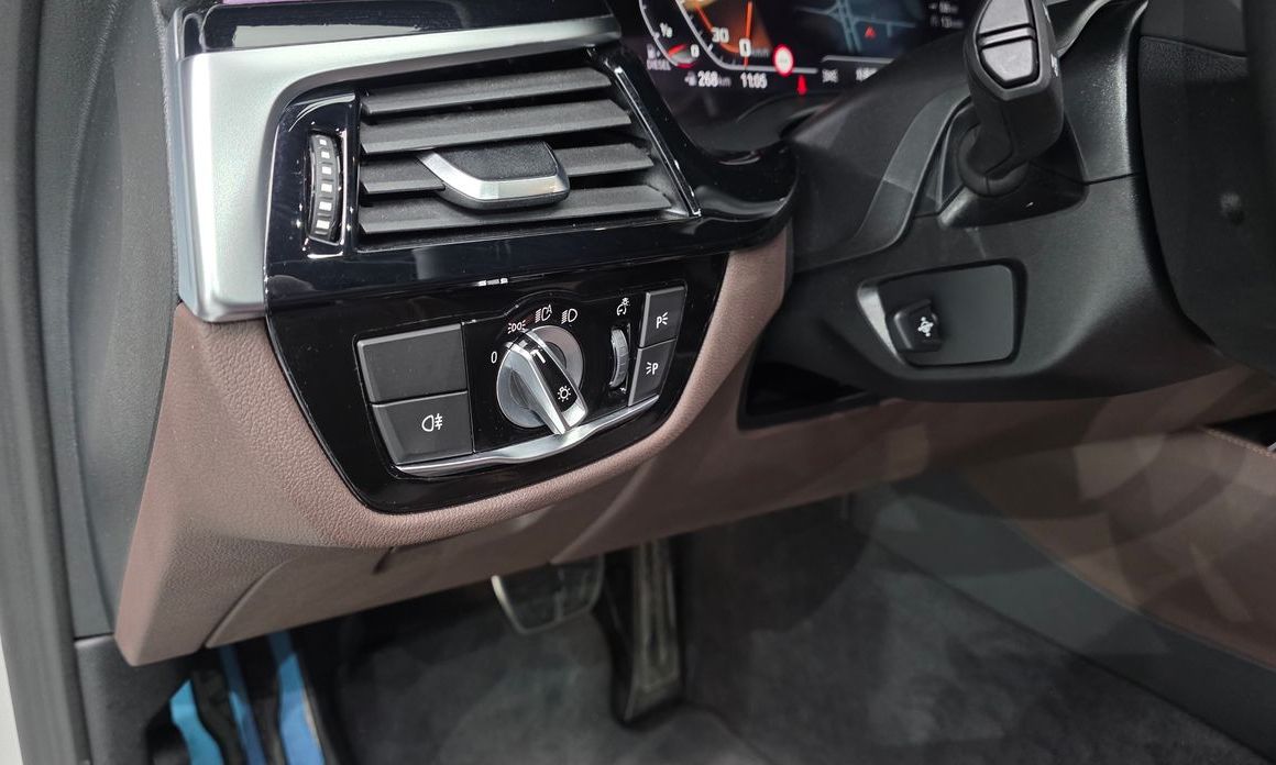 BMW 5-Series 2021