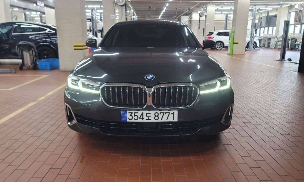 BMW 5-Series 2023