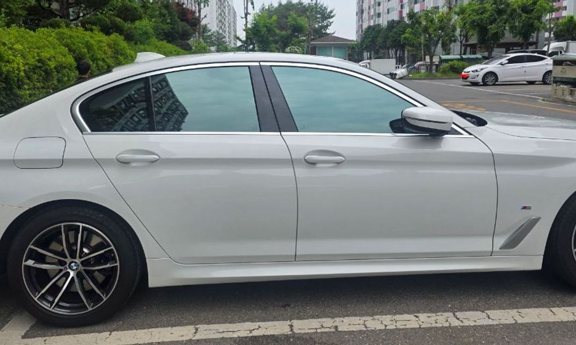 BMW 5-Series 2023