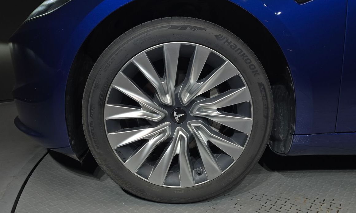 Tesla Model 3 2024