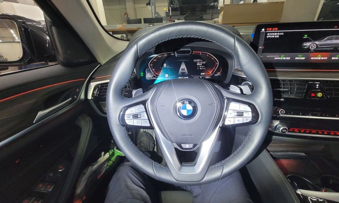 BMW 5-Series 2023