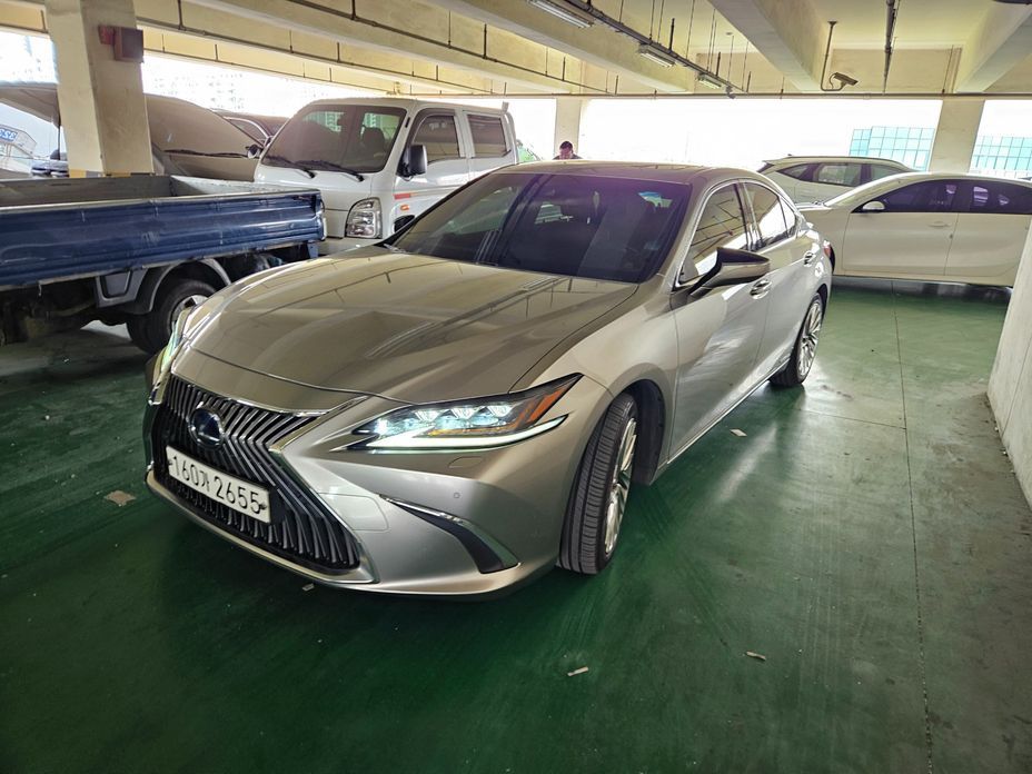 Lexus ES 2021