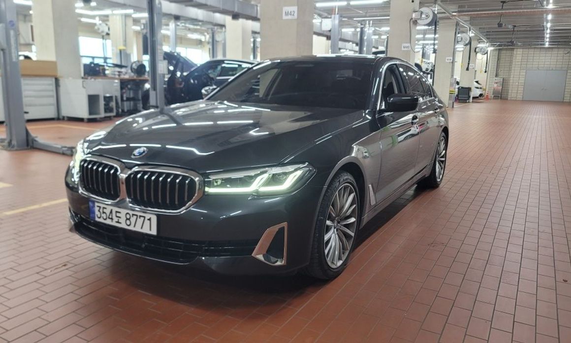 BMW 5-Series 2023