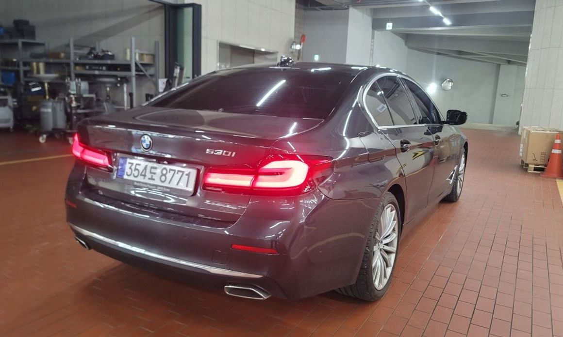 BMW 5-Series 2023