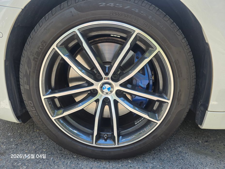 BMW 5-Series 2023