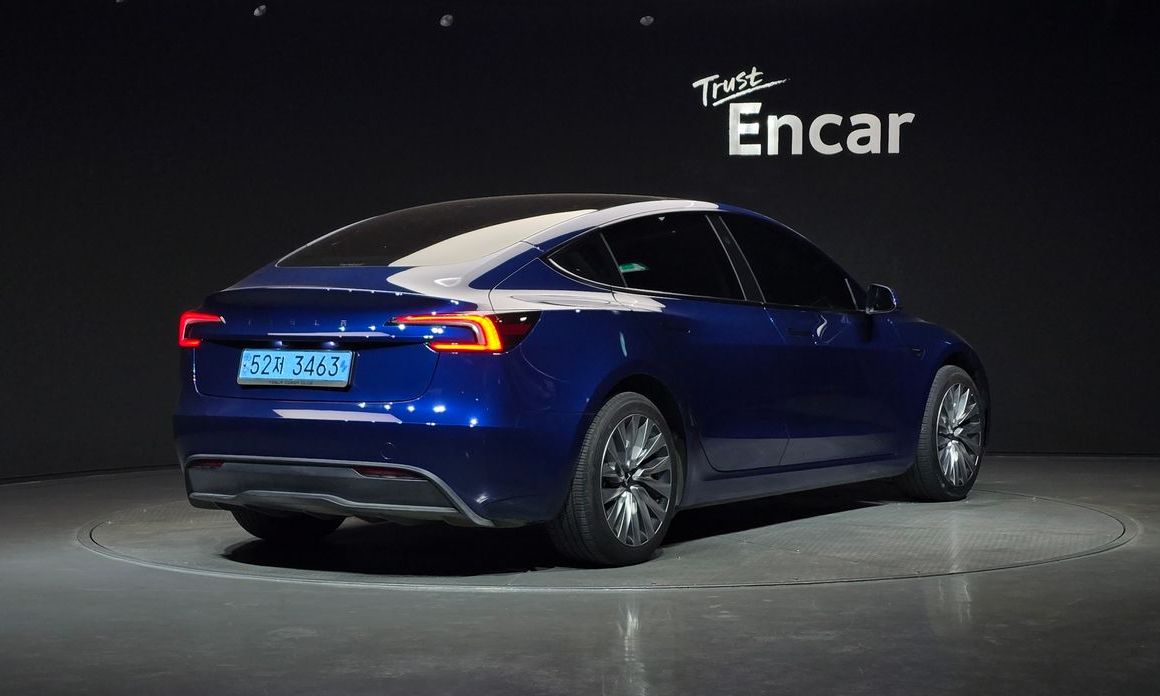 Tesla Model 3 2024