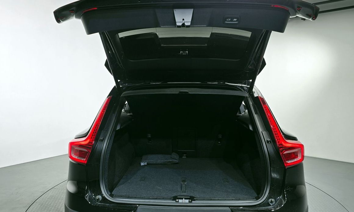 Volvo XC40 2025