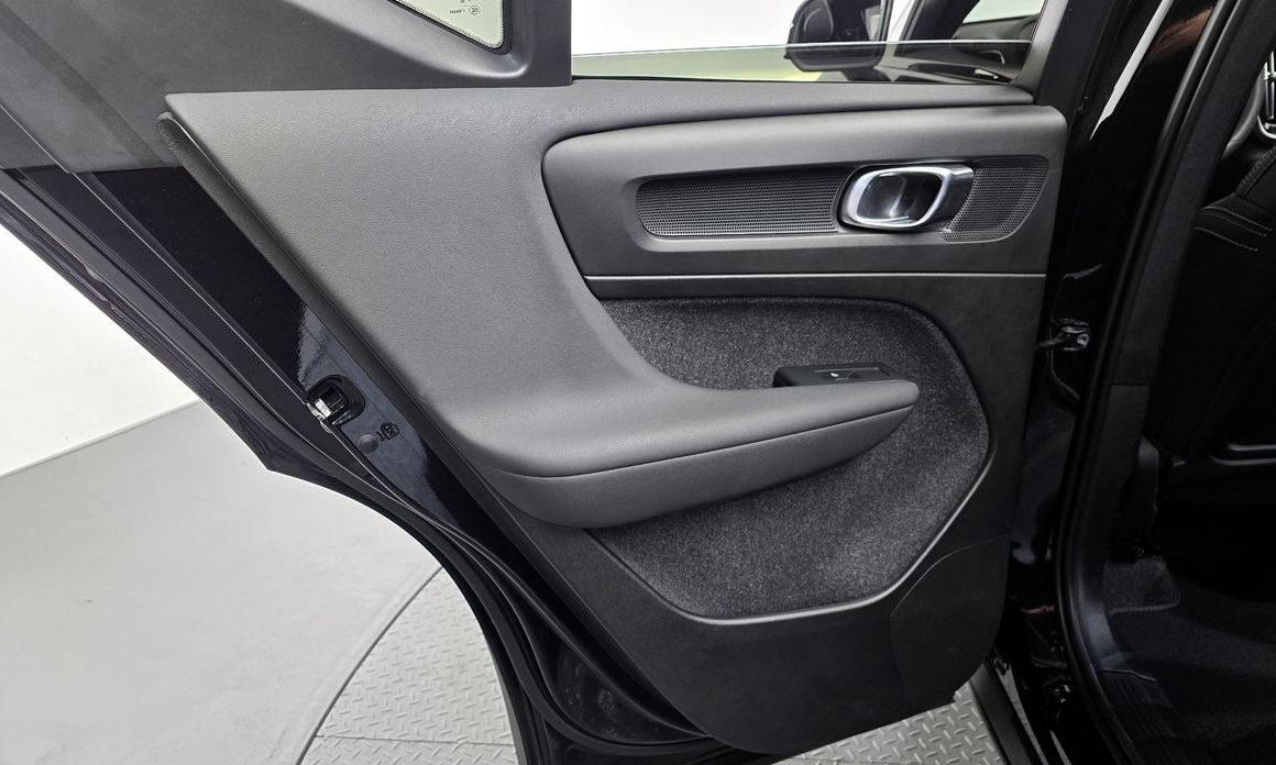 Volvo XC40 2025