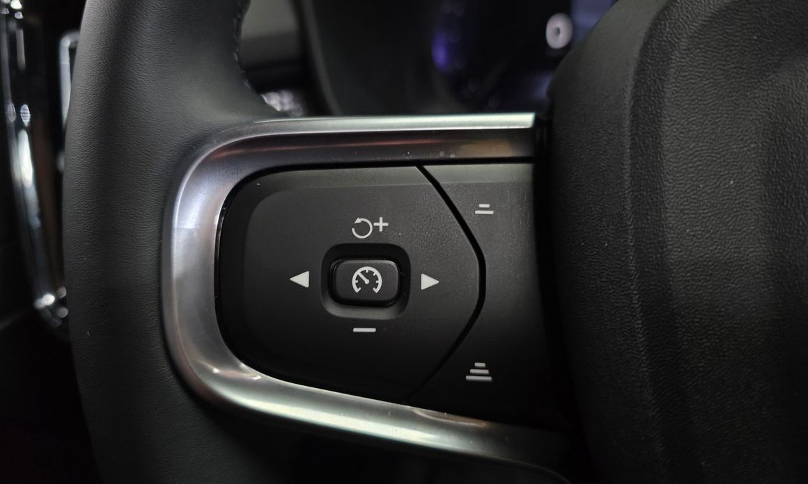 Volvo XC40 2025