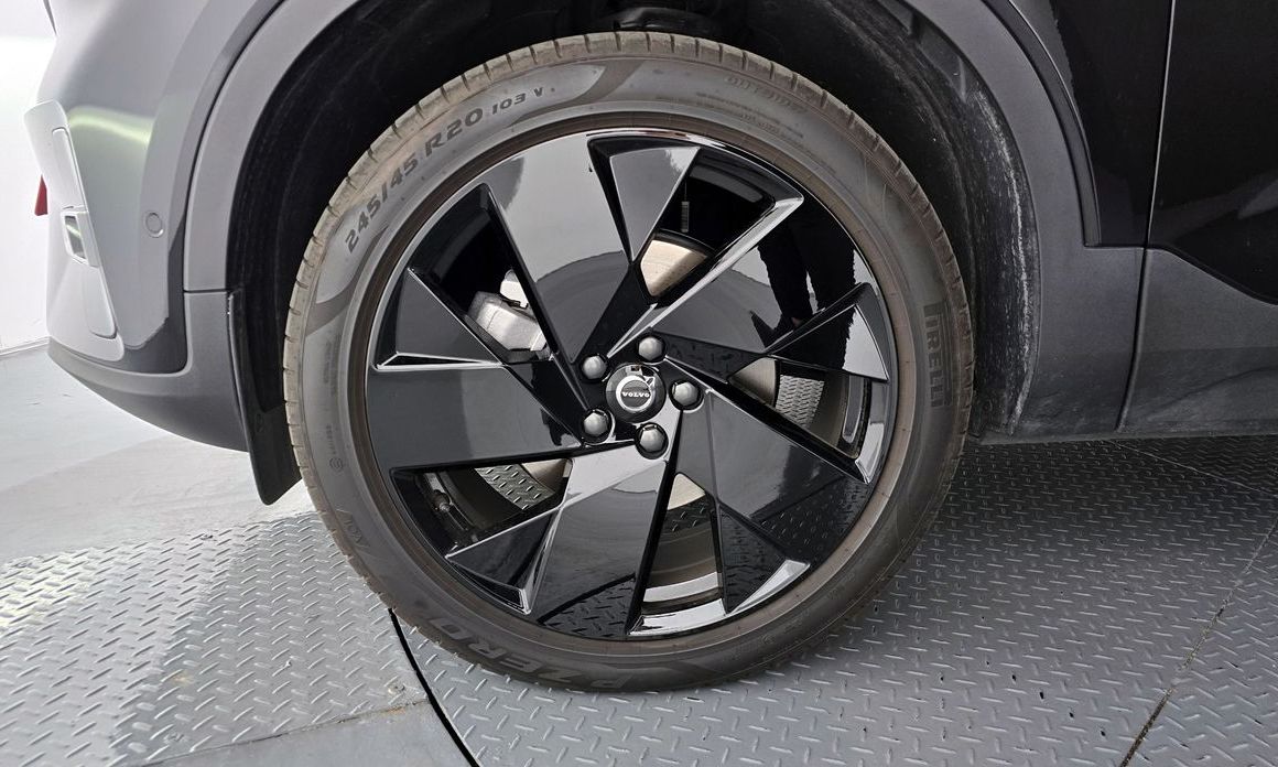 Volvo XC40 2025