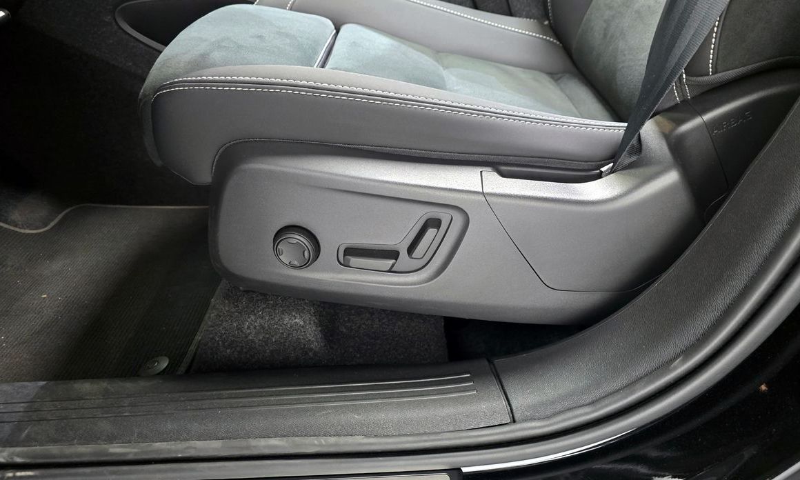 Volvo XC40 2025