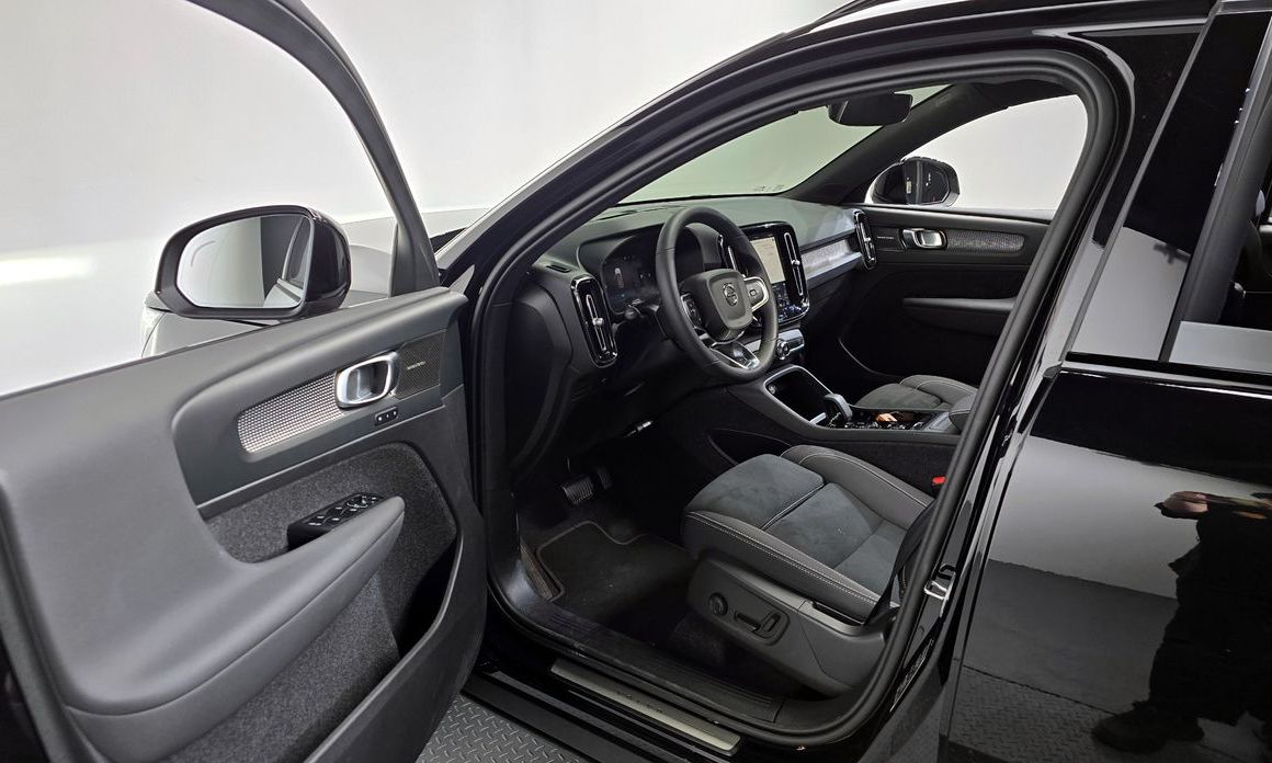 Volvo XC40 2025