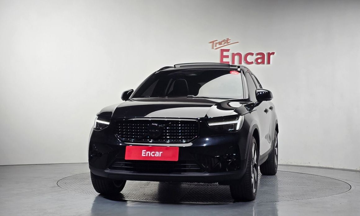 Volvo XC40 2025