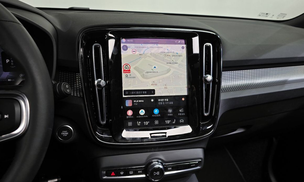 Volvo XC40 2025
