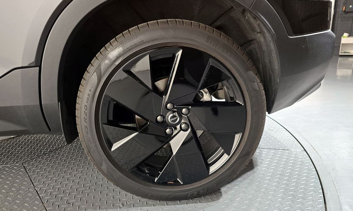 Volvo XC40 2025