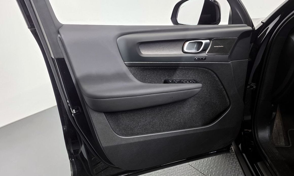 Volvo XC40 2025