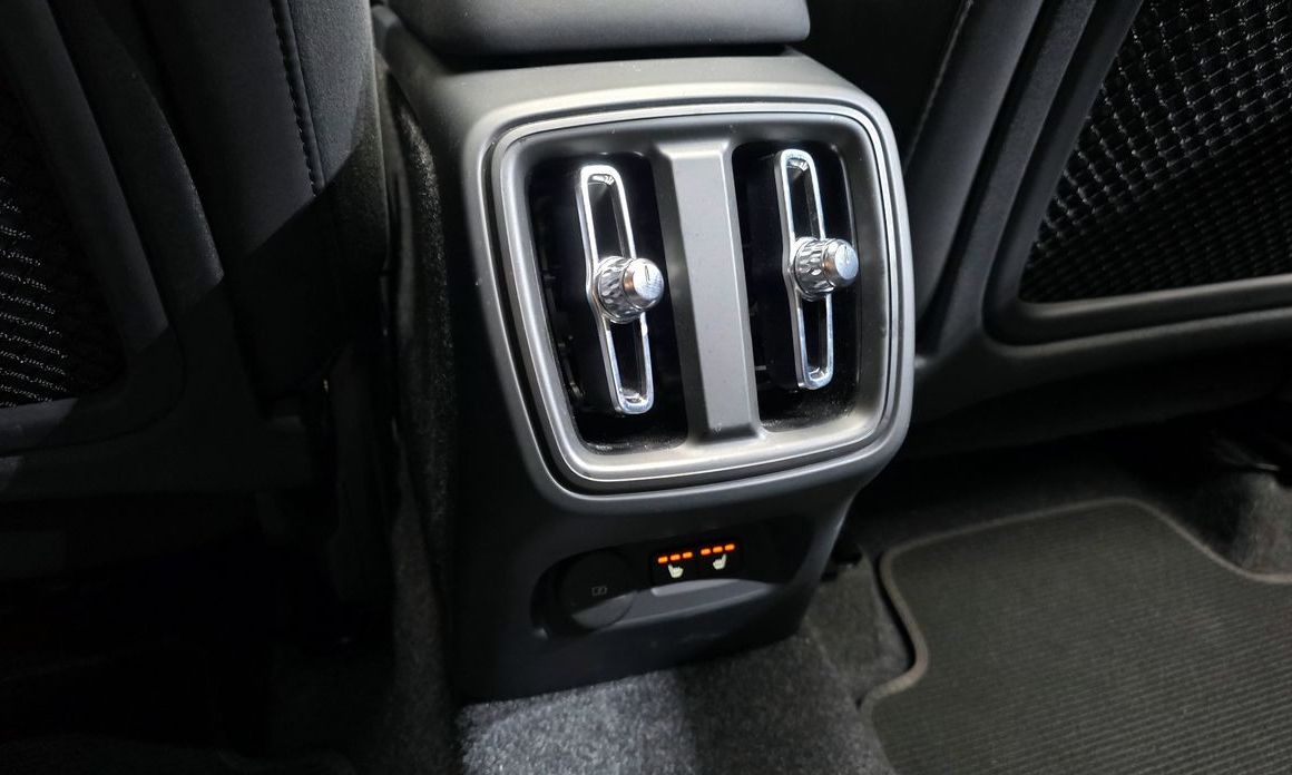 Volvo XC40 2025