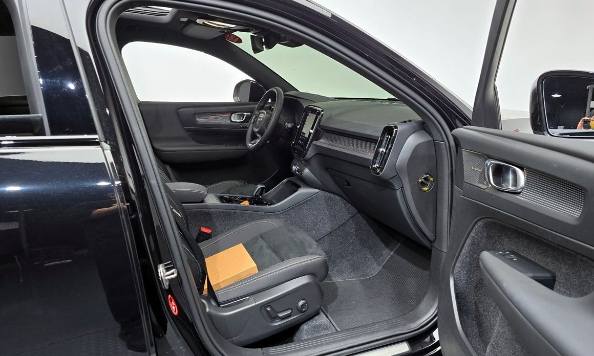 Volvo XC40 2025