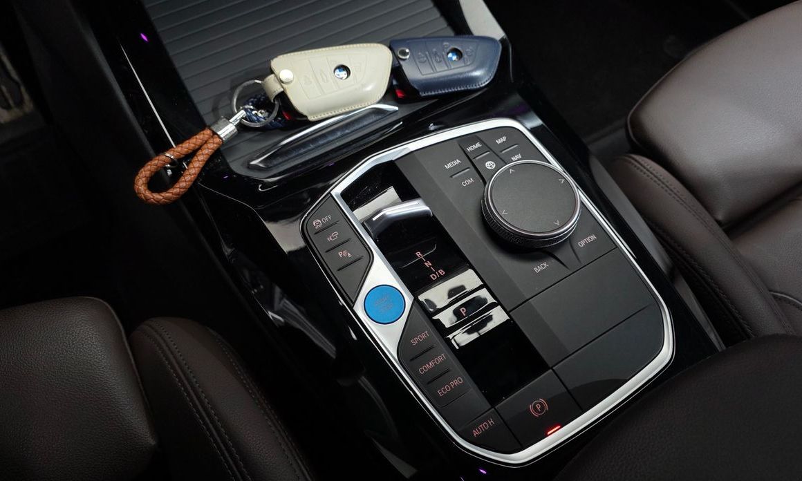 BMW iX3 2023