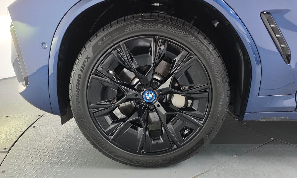 BMW iX3 2023