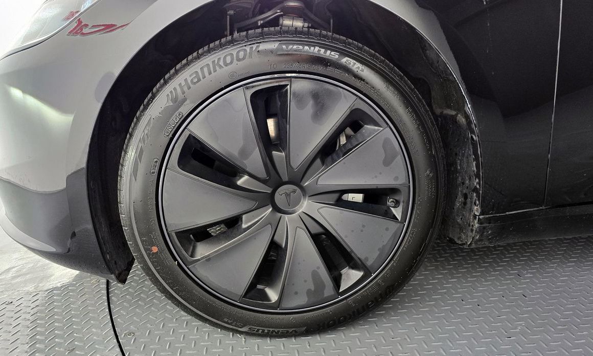 Tesla Model 3 2024