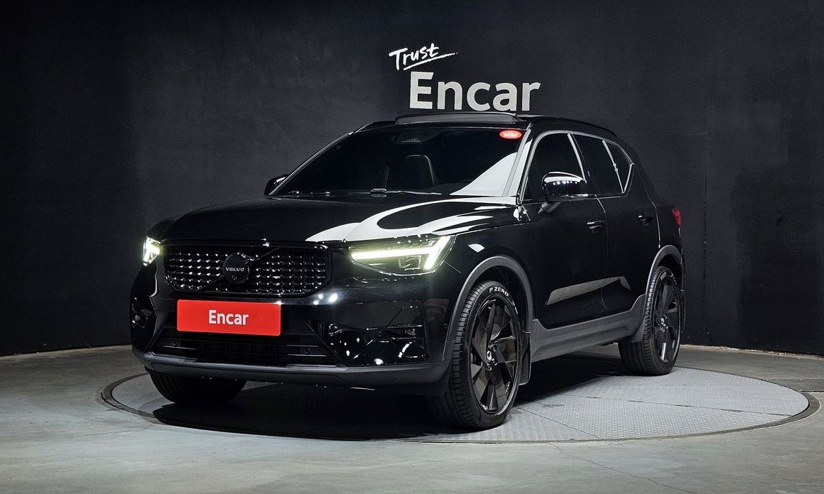 Volvo XC40 2025