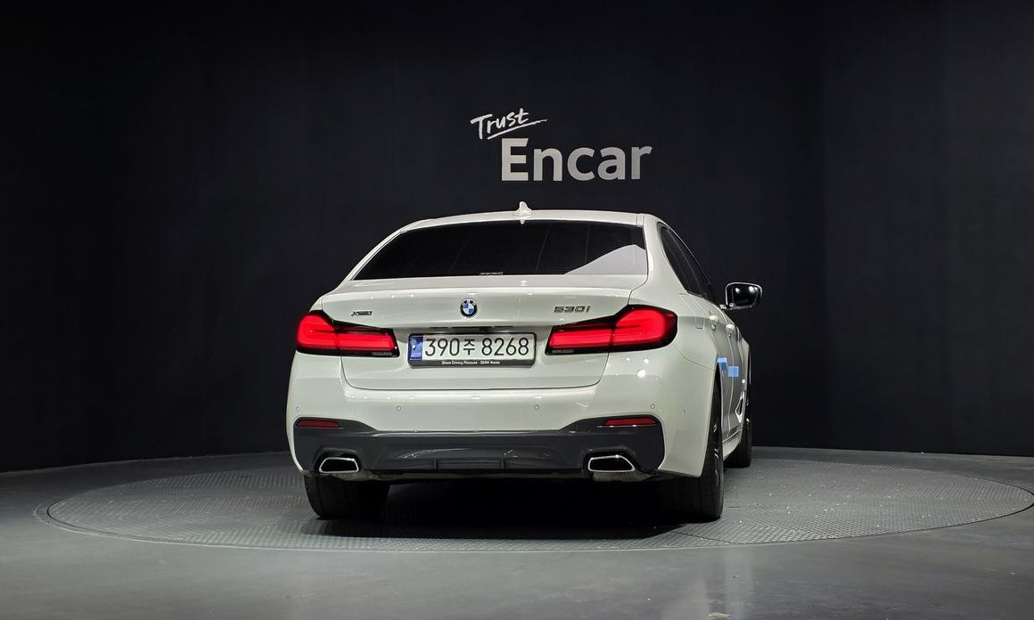 BMW 5-Series 2023